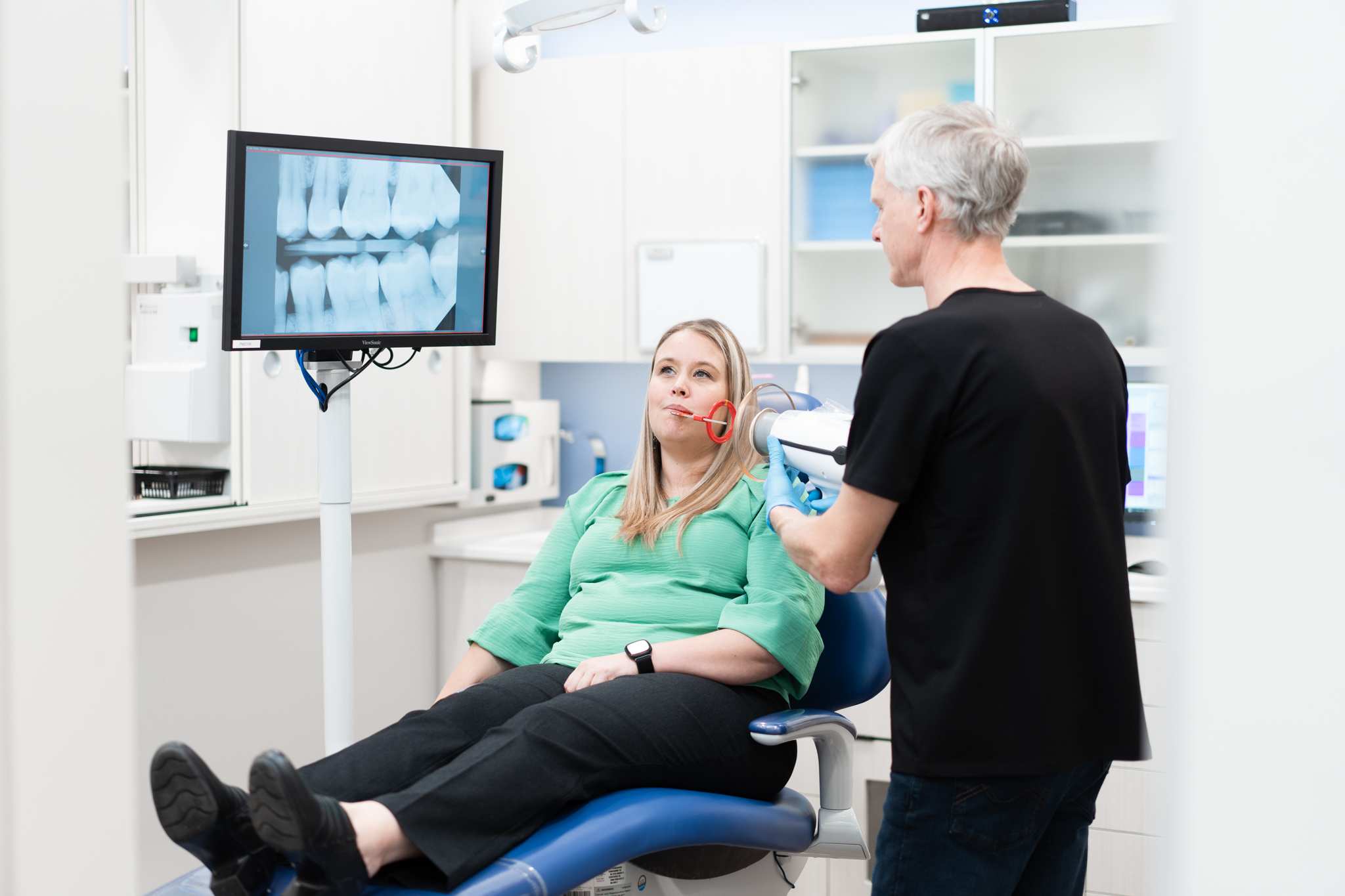 A patient receives a digital xray at Parkway Dental in Langford