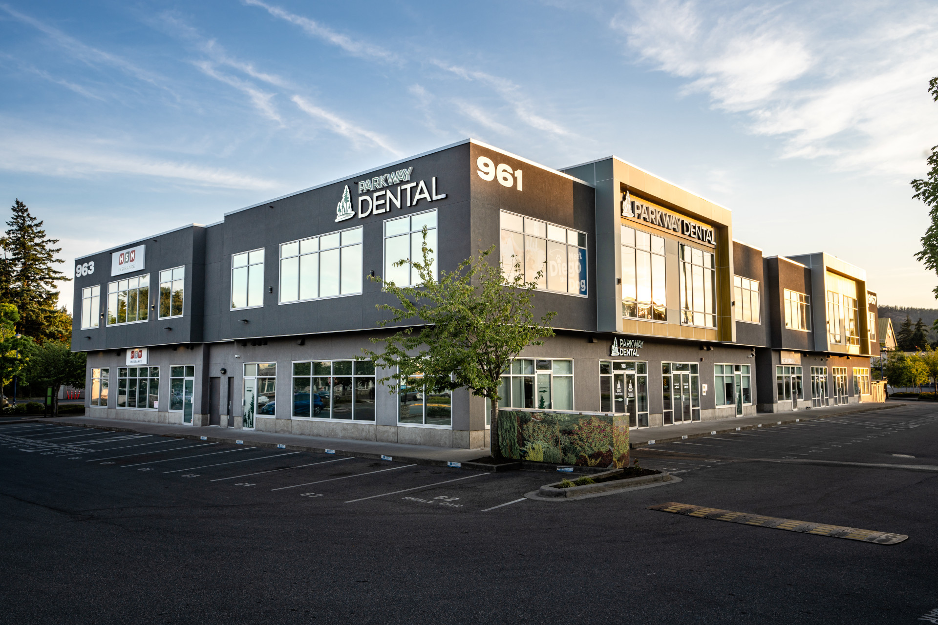 An exterior view of Parkway Dental in Langford, BC. Located at 961 Langford Parkway.