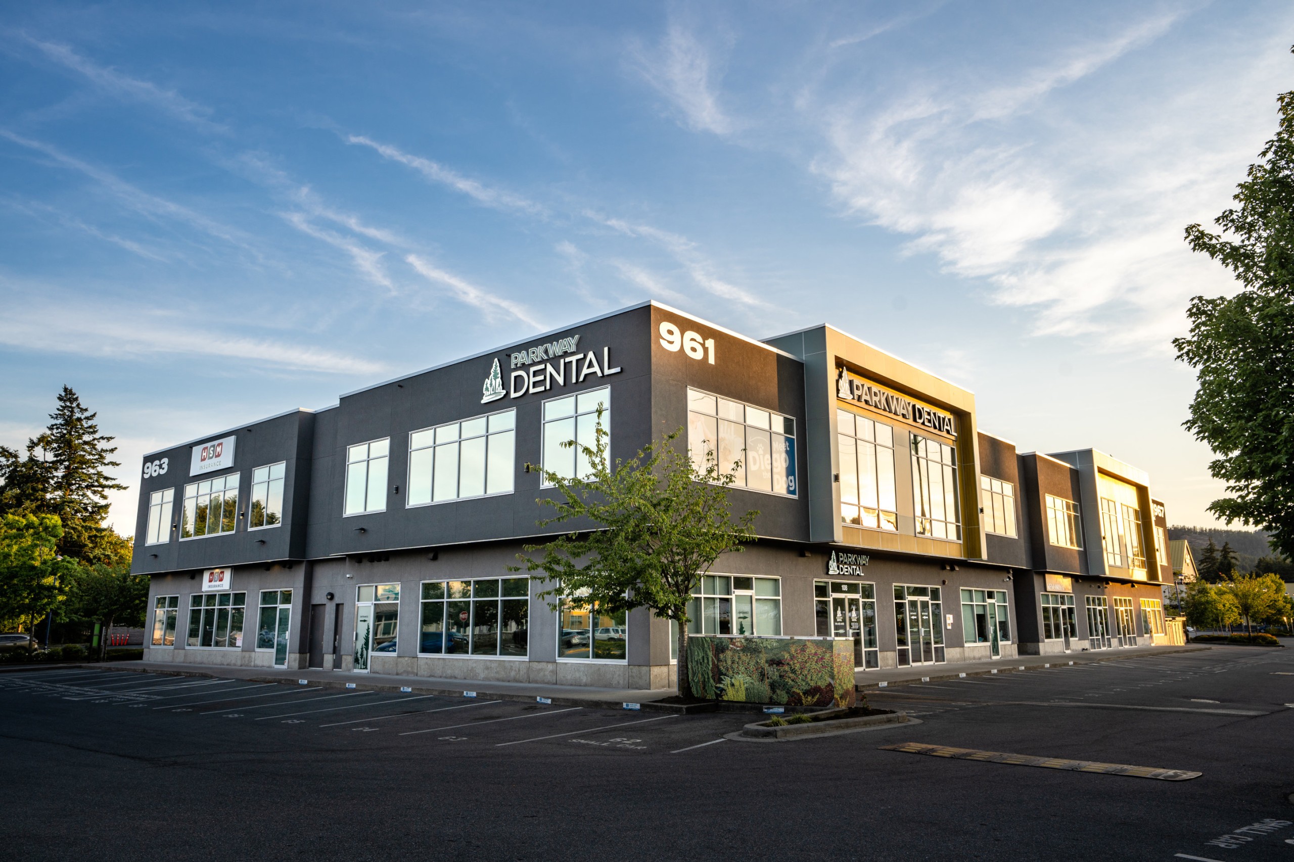 An exterior view of Parkway Dental in Langford, BC. Located at 961 Langford Parkway.